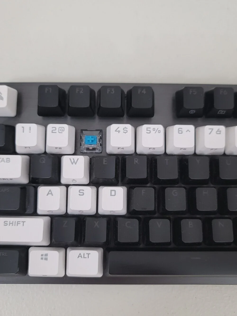 Logitech G513 Carbon GX Blue Y-U0034 USB-A Wired RGB Mechanical Gaming Keyboard